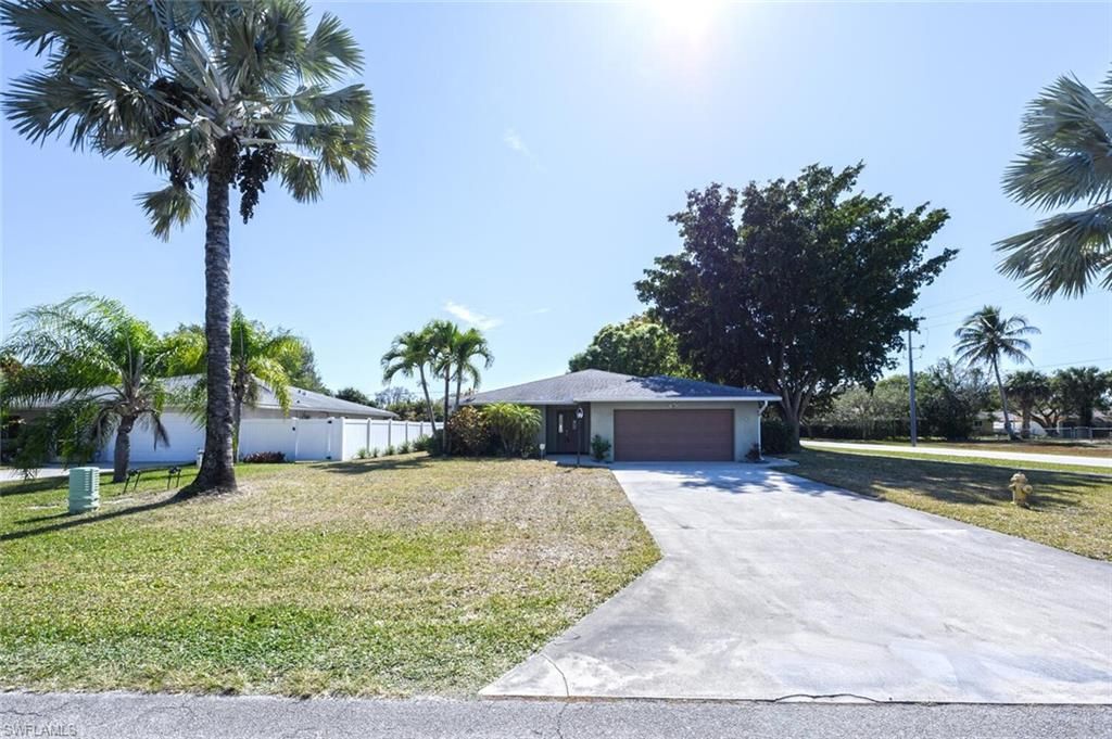 104 Johnnycake DR, Naples, FL 34110