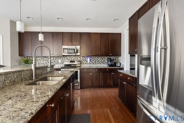 9119 Colonnade Cir, Ashland, VA 23005