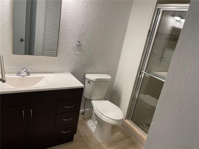 235 LAKEVIEW Drive 102, Weston, FL 33326