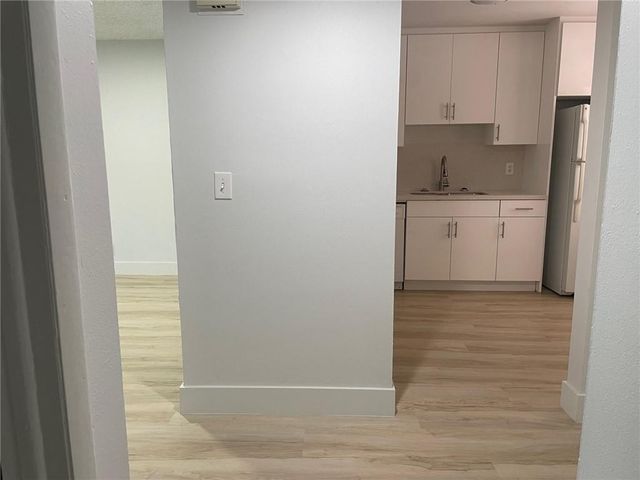 235 LAKEVIEW Drive 102, Weston, FL 33326