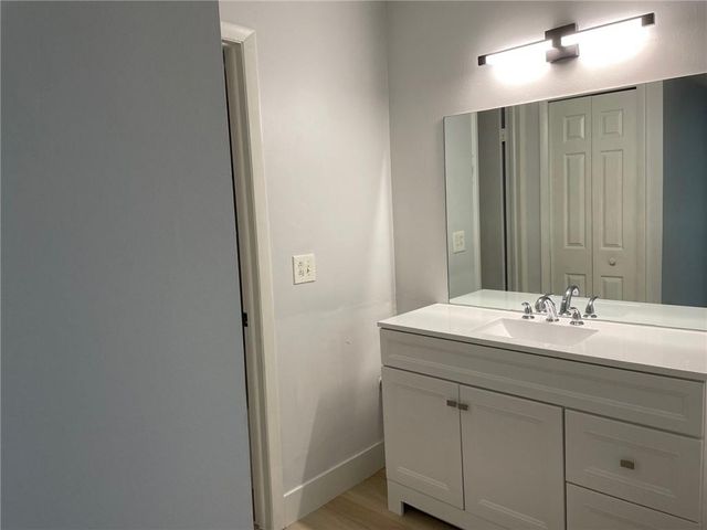 235 LAKEVIEW Drive 102, Weston, FL 33326