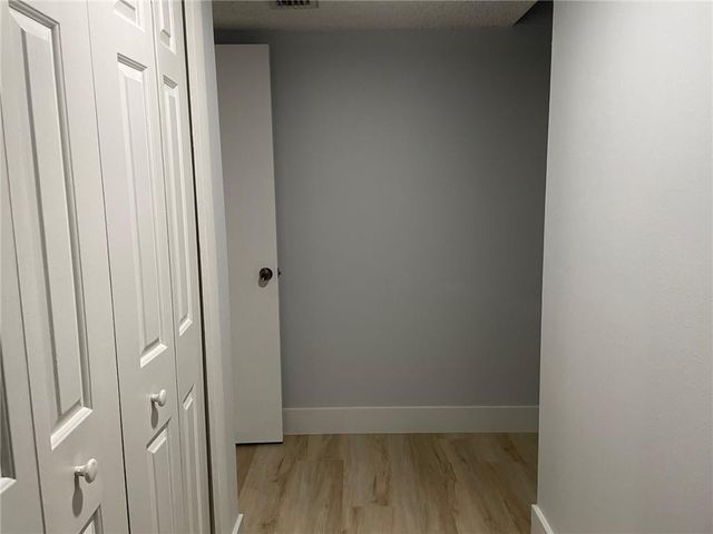 235 LAKEVIEW Drive 102, Weston, FL 33326