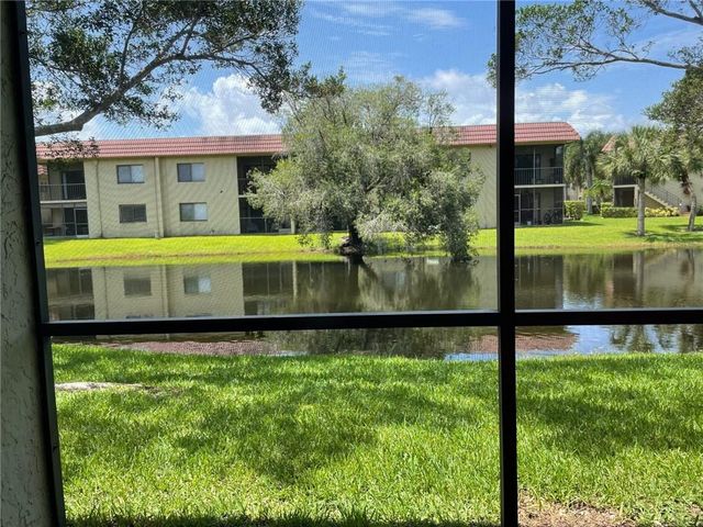 235 LAKEVIEW Drive 102, Weston, FL 33326