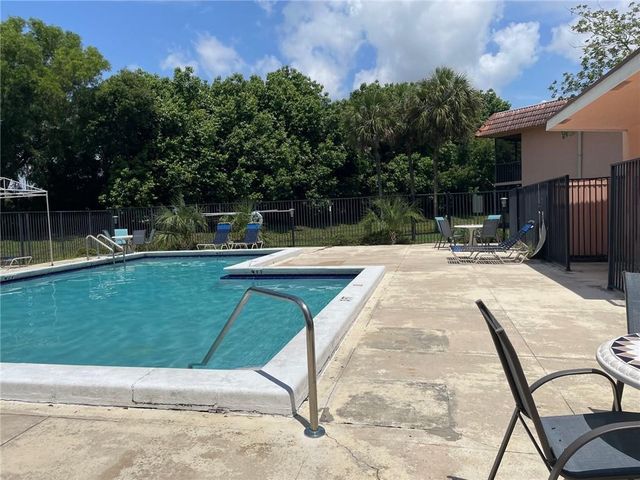 235 LAKEVIEW Drive 102, Weston, FL 33326