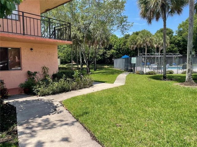 235 LAKEVIEW Drive 102, Weston, FL 33326
