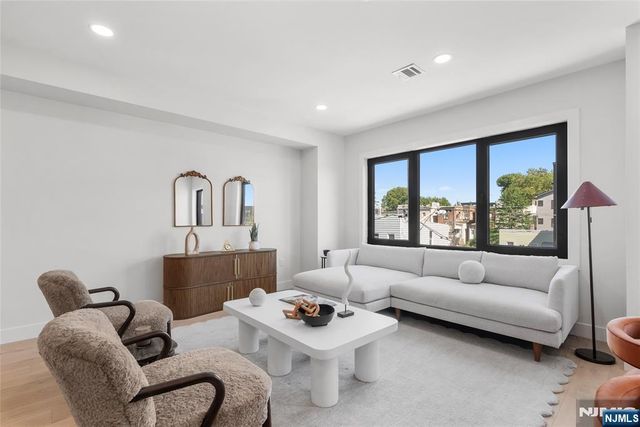 99 Van Horne Street 2, Jersey City, NJ 07304