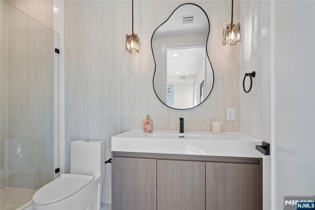 99 Van Horne Street 2, Jersey City, NJ 07304