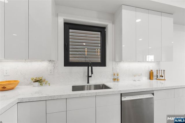 99 Van Horne Street 2, Jersey City, NJ 07304