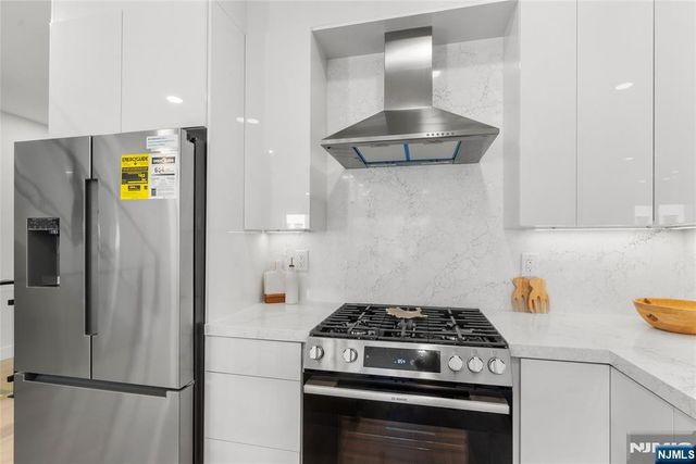 99 Van Horne Street 2, Jersey City, NJ 07304