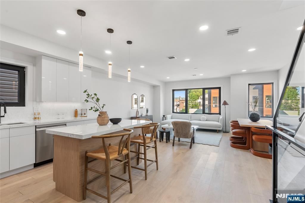 99 Van Horne Street 2, Jersey City, NJ 07304