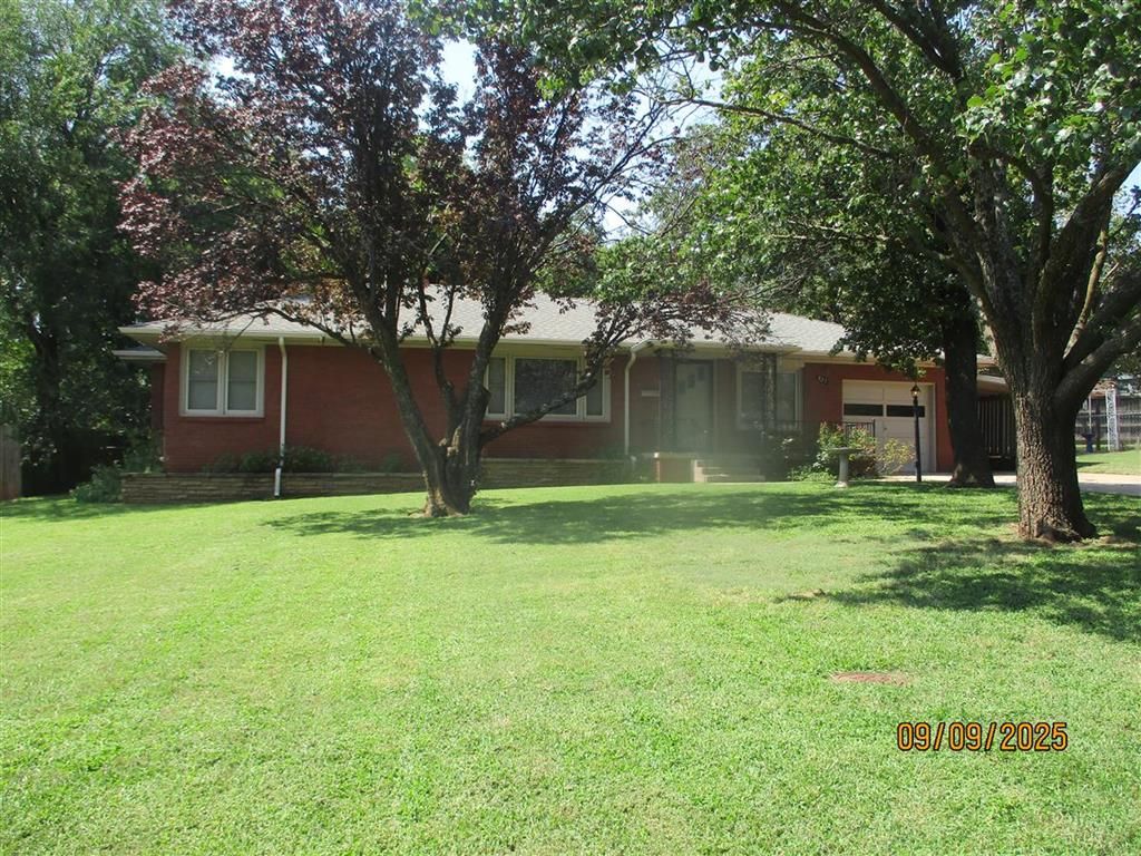 825 East Drive, Edmond, OK 73034