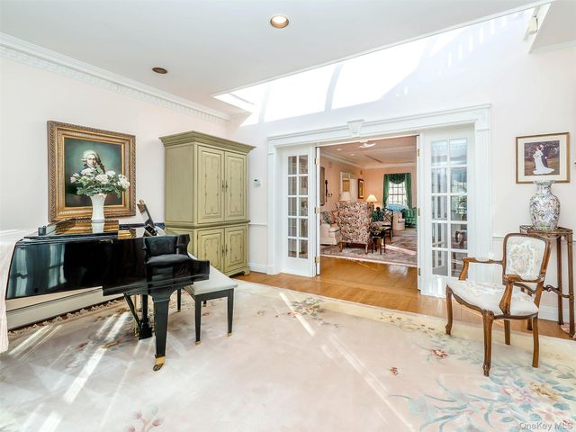 5 Danton Lane S, Locust Valley, NY 11560