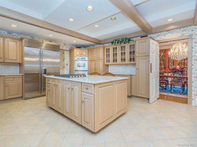 5 Danton Lane S, Locust Valley, NY 11560