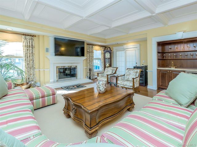 5 Danton Lane S, Locust Valley, NY 11560