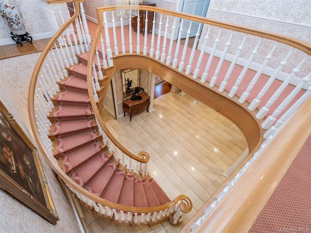 5 Danton Lane S, Locust Valley, NY 11560