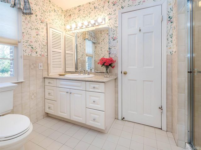 5 Danton Lane S, Locust Valley, NY 11560