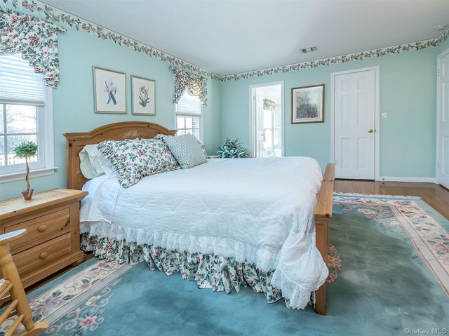 5 Danton Lane S, Locust Valley, NY 11560