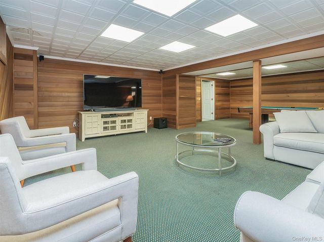 5 Danton Lane S, Locust Valley, NY 11560