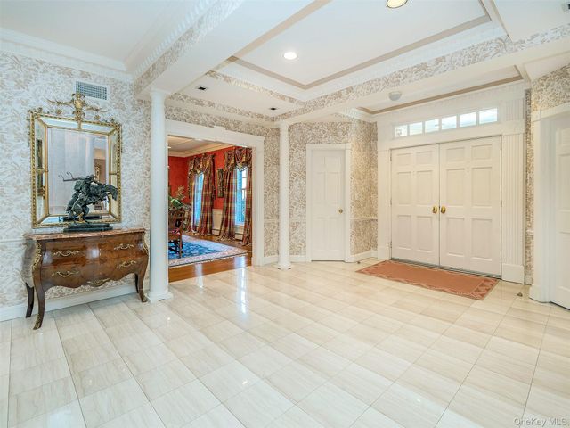 5 Danton Lane S, Locust Valley, NY 11560