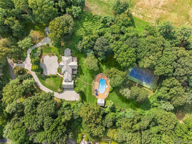 5 Danton Lane S, Locust Valley, NY 11560