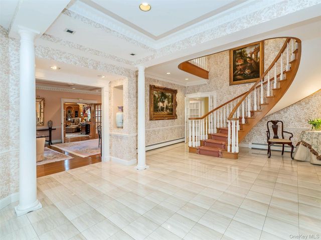 5 Danton Lane S, Locust Valley, NY 11560