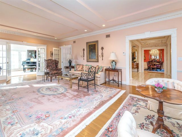 5 Danton Lane S, Locust Valley, NY 11560