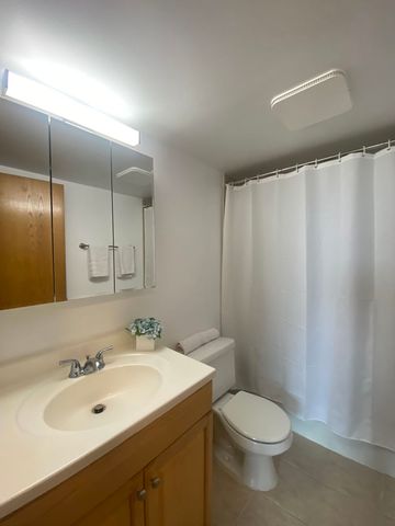 4600 N Cumberland Avenue 612, Chicago, IL 60656