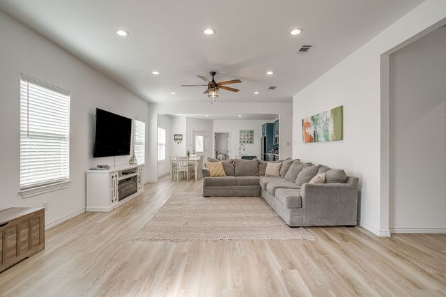 3815 Silver Creek Court, Granbury, TX 76048