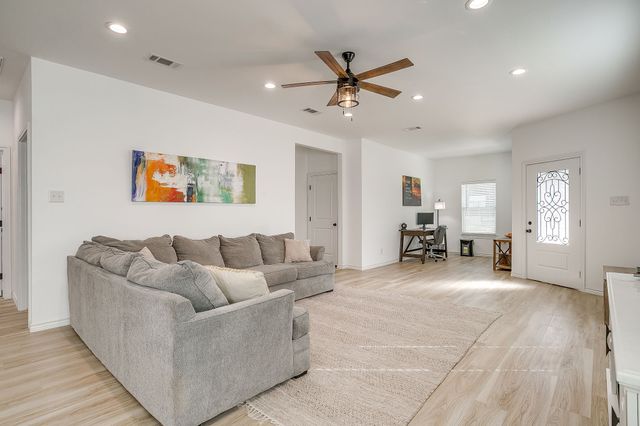 3815 Silver Creek Court, Granbury, TX 76048