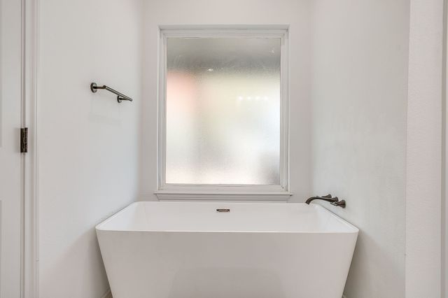 3815 Silver Creek Court, Granbury, TX 76048