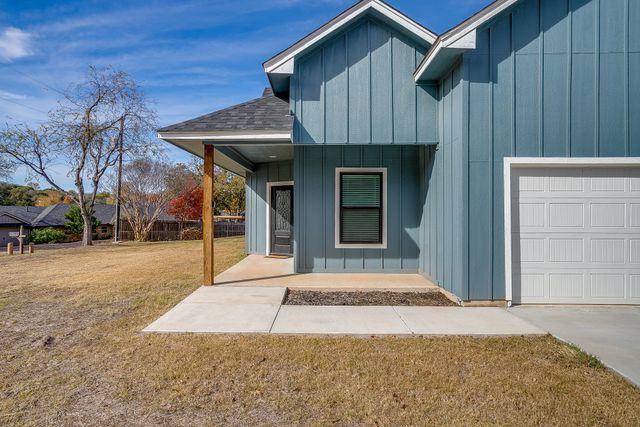 3815 Silver Creek Court, Granbury, TX 76048