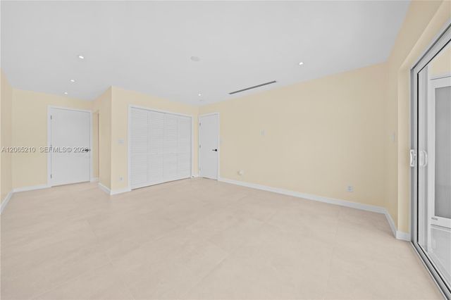1400 NE 191st Street 305, Miami, FL 33179