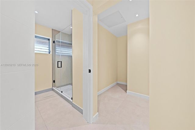 1400 NE 191st Street 305, Miami, FL 33179
