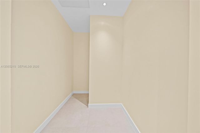 1400 NE 191st Street 305, Miami, FL 33179