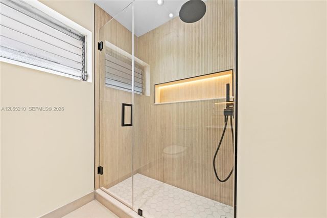 1400 NE 191st Street 305, Miami, FL 33179