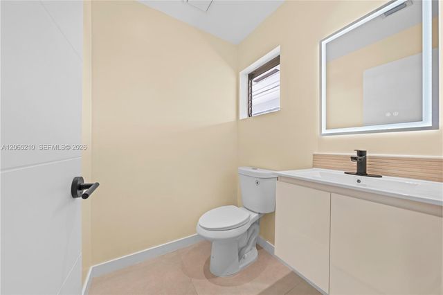 1400 NE 191st Street 305, Miami, FL 33179