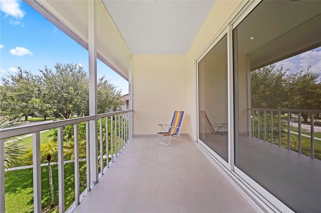 1400 NE 191st Street 305, Miami, FL 33179