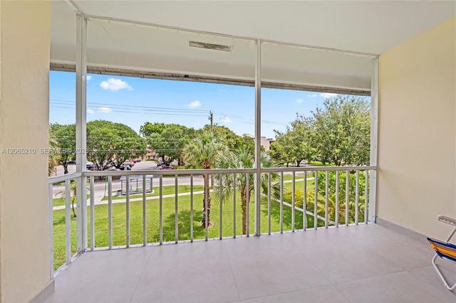 1400 NE 191st Street 305, Miami, FL 33179