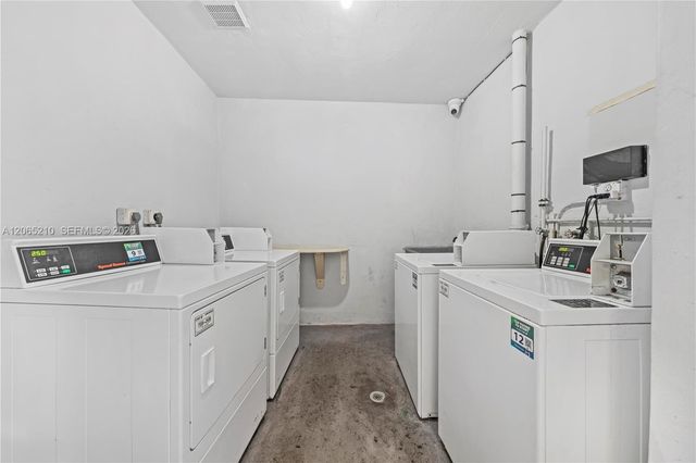 1400 NE 191st Street 305, Miami, FL 33179