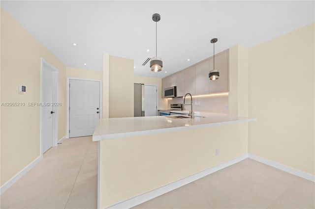1400 NE 191st Street 305, Miami, FL 33179
