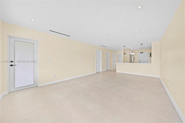 1400 NE 191st Street 305, Miami, FL 33179