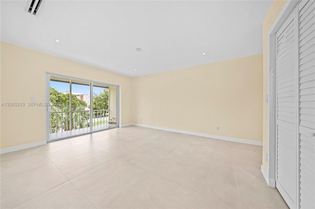 1400 NE 191st Street 305, Miami, FL 33179
