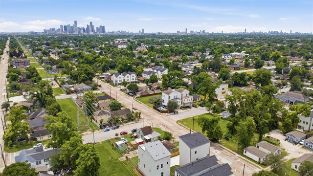 5512 Hardy Street, Houston, TX 77009