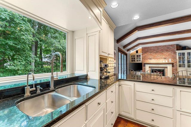 152 GARDEN GATE COURT, Green Bay, WI 54313