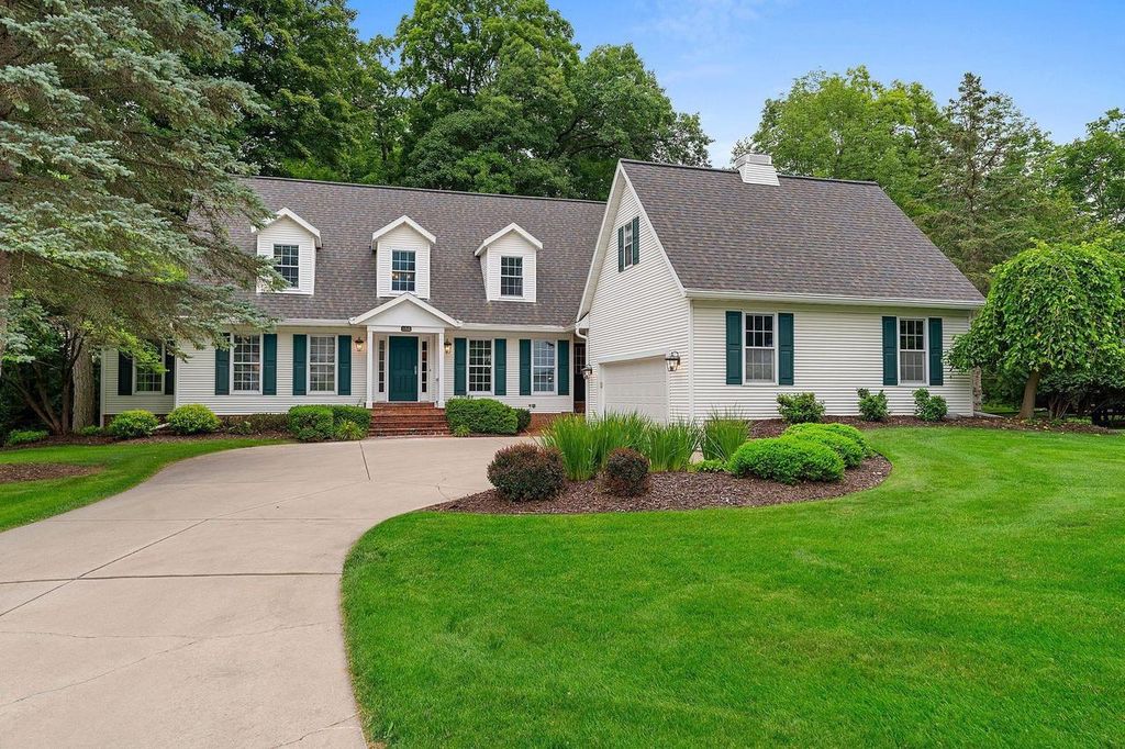 152 GARDEN GATE COURT, Green Bay, WI 54313