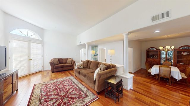 4630 Woodley 302, Encino, CA 91436