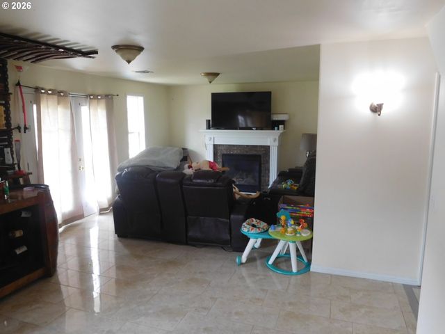 1218 DAVIS St, Milton Freewater, OR 97862