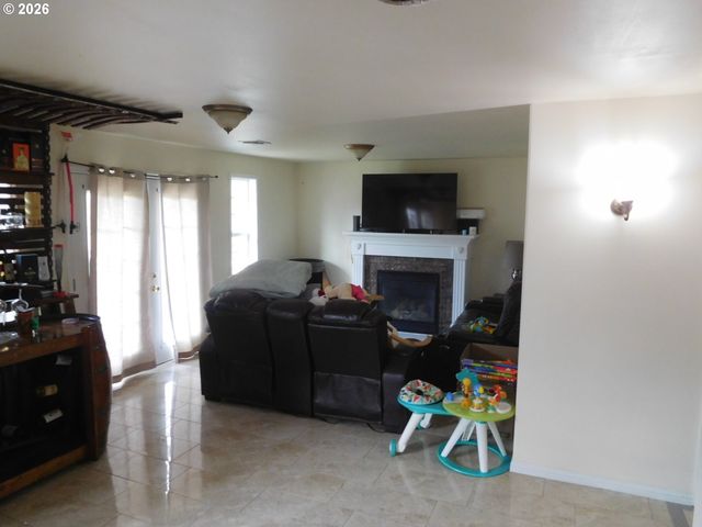 1218 DAVIS St, Milton Freewater, OR 97862