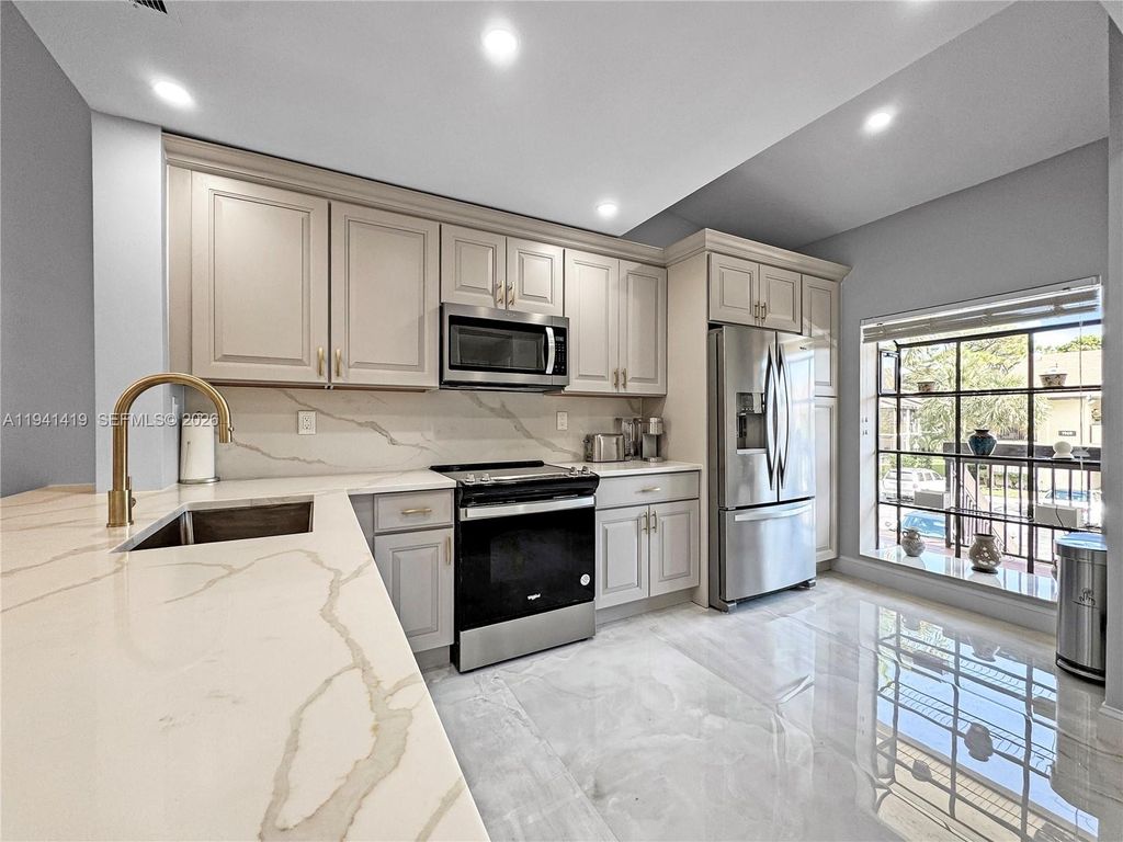 1977 SW 15th St 116, Deerfield Beach, FL 33442