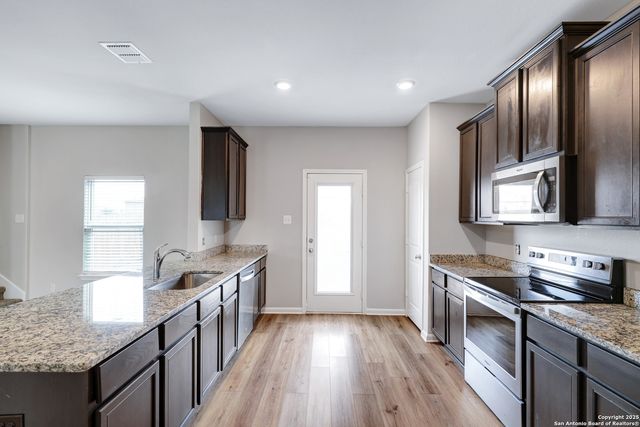 9226 Bennett Forest, Converse, TX 78109